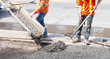 beton storten vanuit de goot